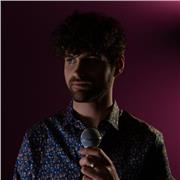 Gesangslehrer und Vocal Coach. 
Pop und Musiktheater spezialisiert. 
Stimme Health & Wellness Expert. 
Auf ENG/ITA